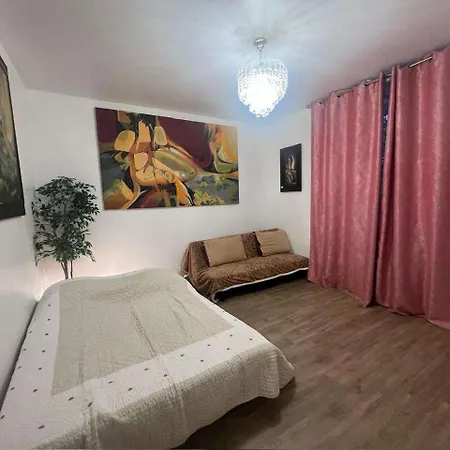Ensemble D'Appartements A La Courneuve - Bien Desservis Et Disponibles Separement Exterior foto