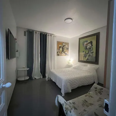Ensemble D'Appartements A La Courneuve - Bien Desservis Et Disponibles Separement Exterior foto
