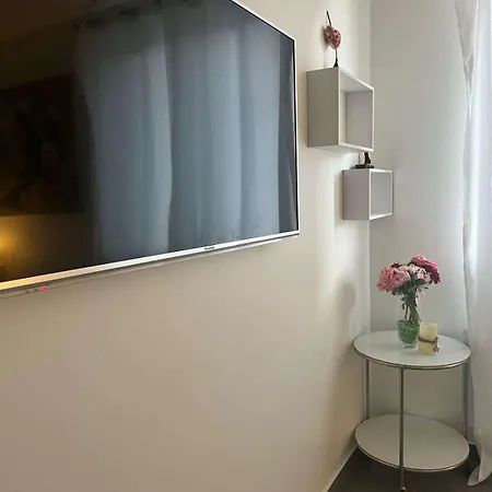 Ensemble D'Appartements A La Courneuve - Bien Desservis Et Disponibles Separement Exterior foto